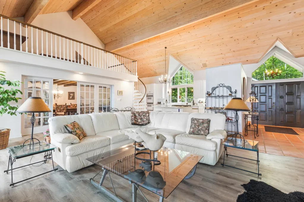 19 Tapley Cove Road Raymond ME 04071