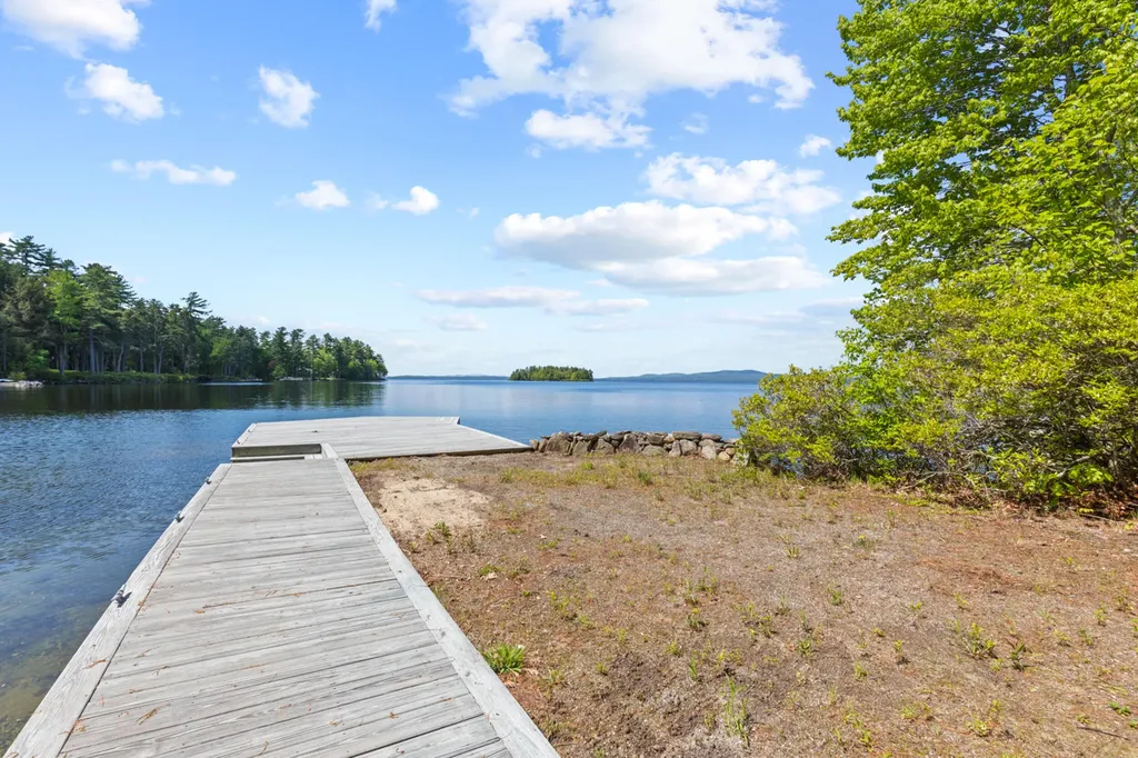 19 Tapley Cove Road Raymond ME 04071