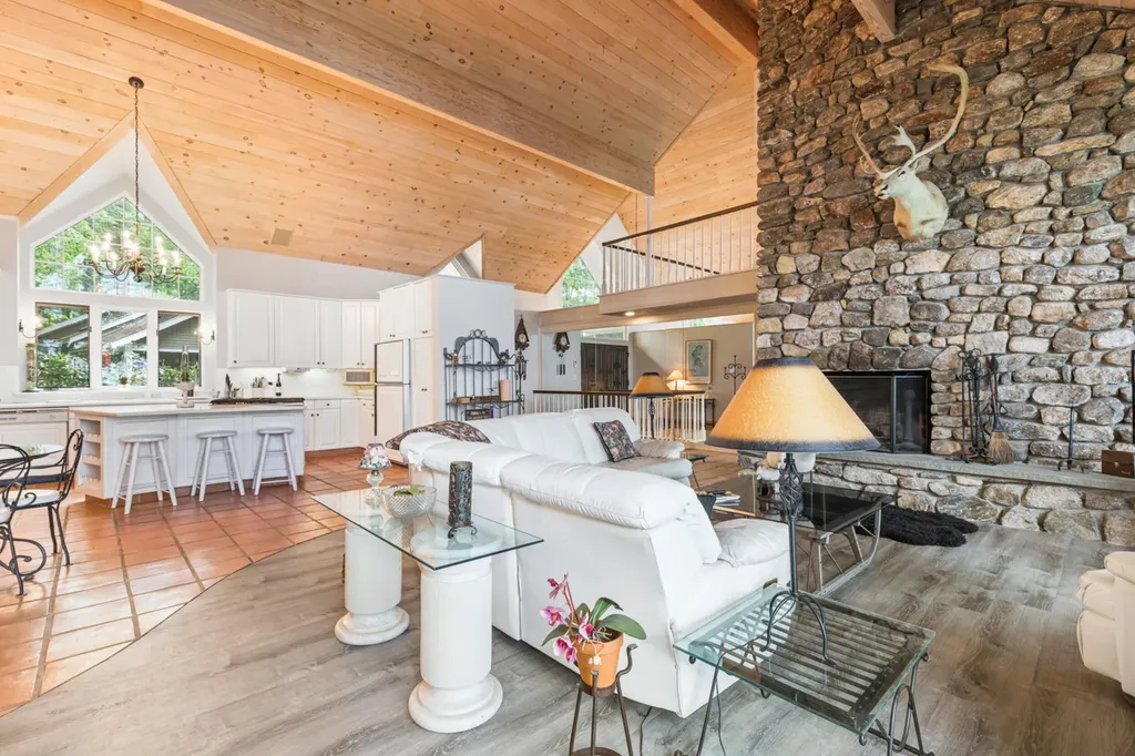 19 Tapley Cove Road Raymond ME 04071