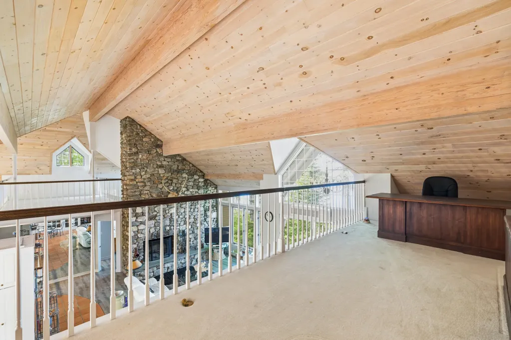 19 Tapley Cove Road Raymond ME 04071