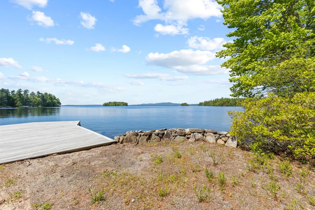19 Tapley Cove Road Raymond ME 04071