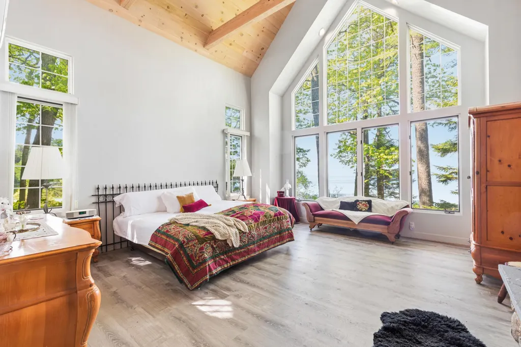 19 Tapley Cove Road Raymond ME 04071