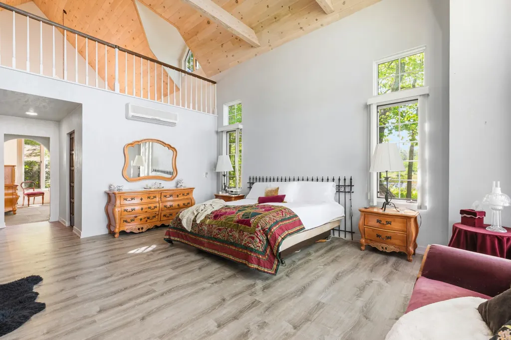 19 Tapley Cove Road Raymond ME 04071
