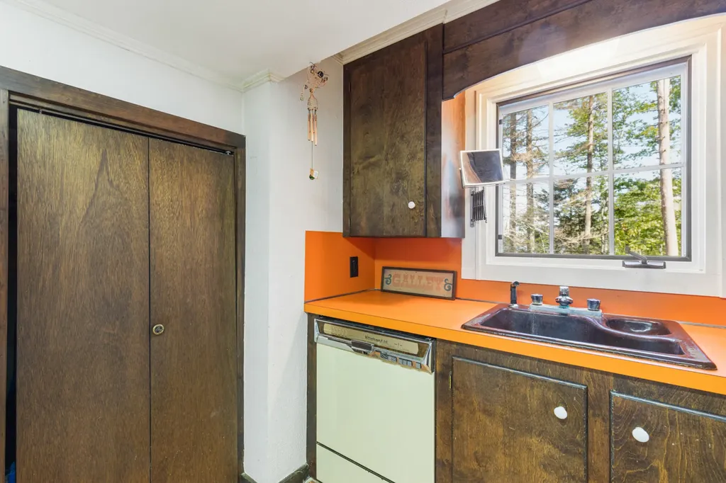 19 Tapley Cove Road Raymond ME 04071