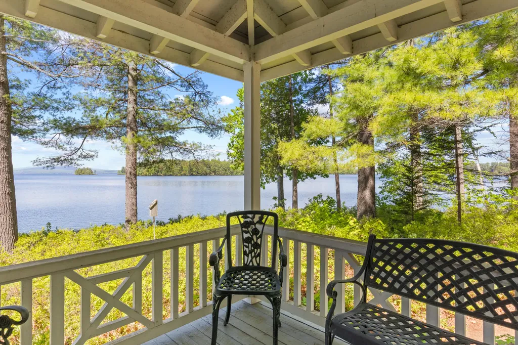 19 Tapley Cove Road Raymond ME 04071