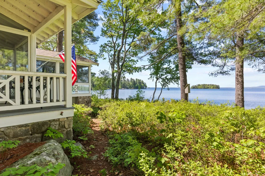 19 Tapley Cove Road Raymond ME 04071