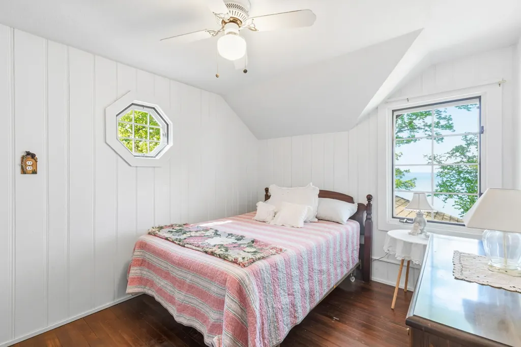 19 Tapley Cove Road Raymond ME 04071