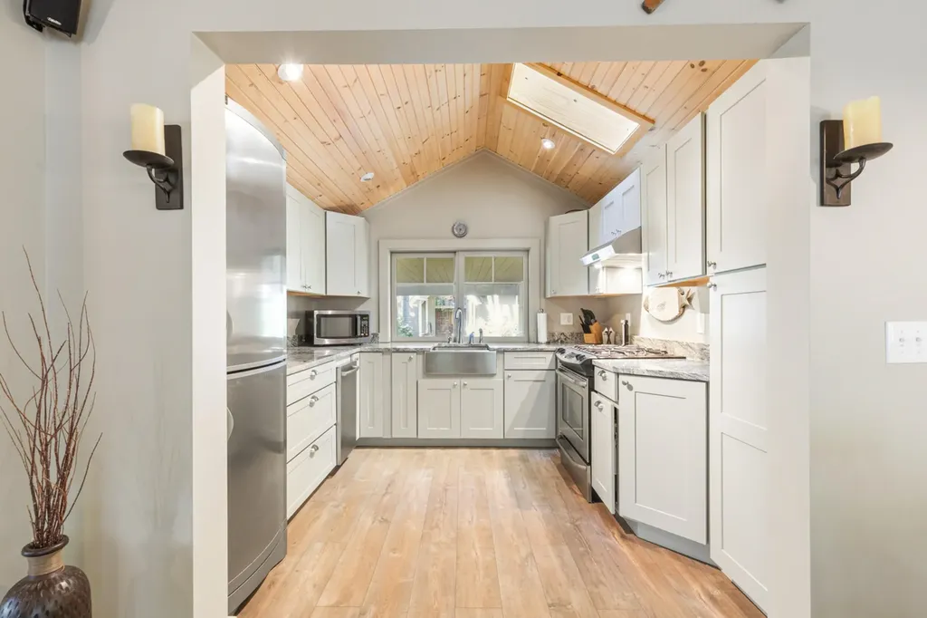 19 Tapley Cove Road Raymond ME 04071