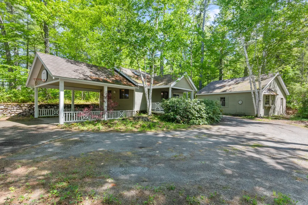 19 Tapley Cove Road Raymond ME 04071
