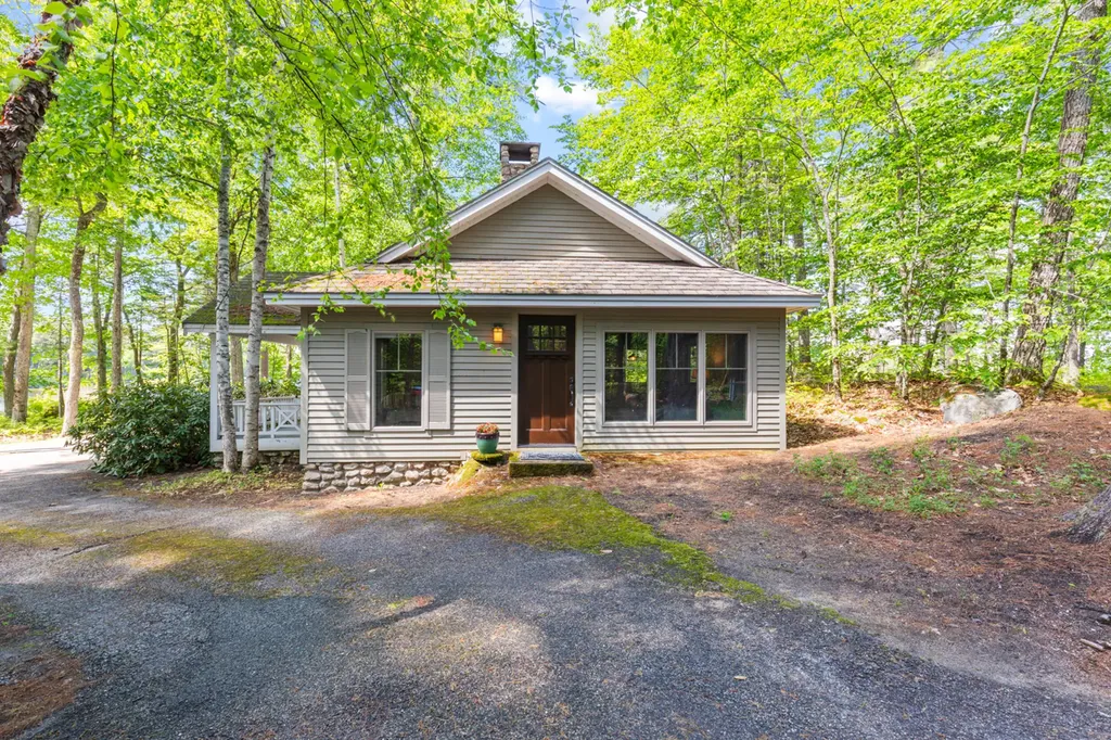 19 Tapley Cove Road Raymond ME 04071