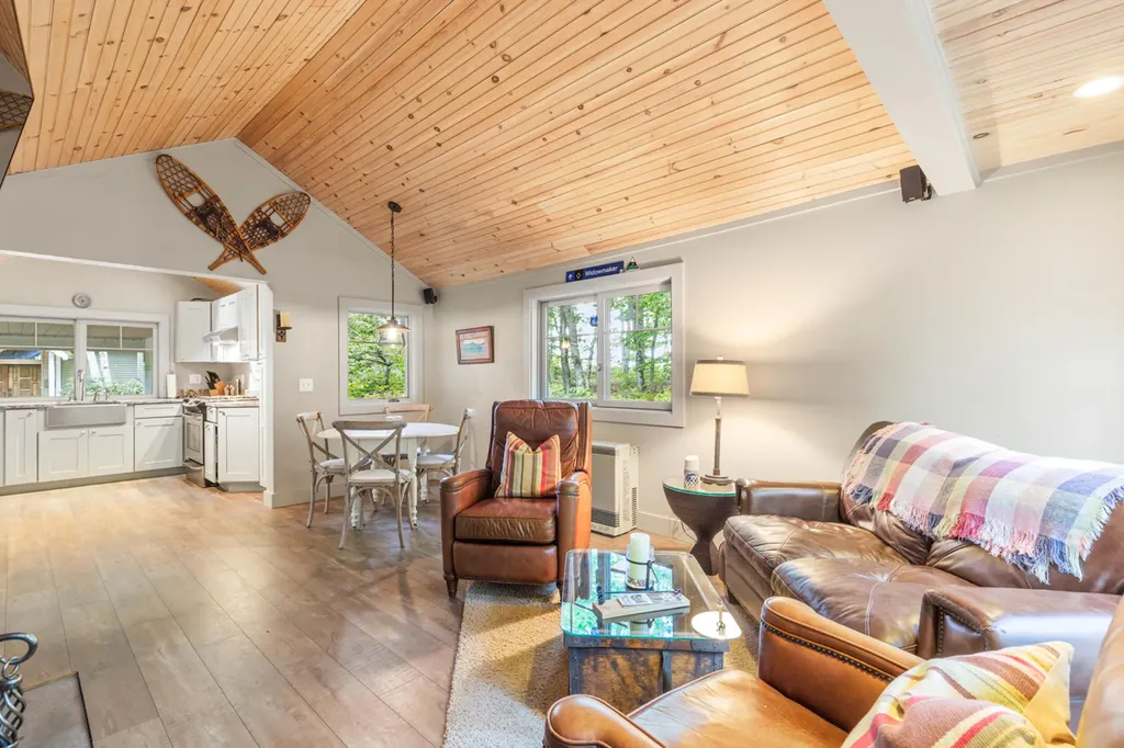 19 Tapley Cove Road Raymond ME 04071
