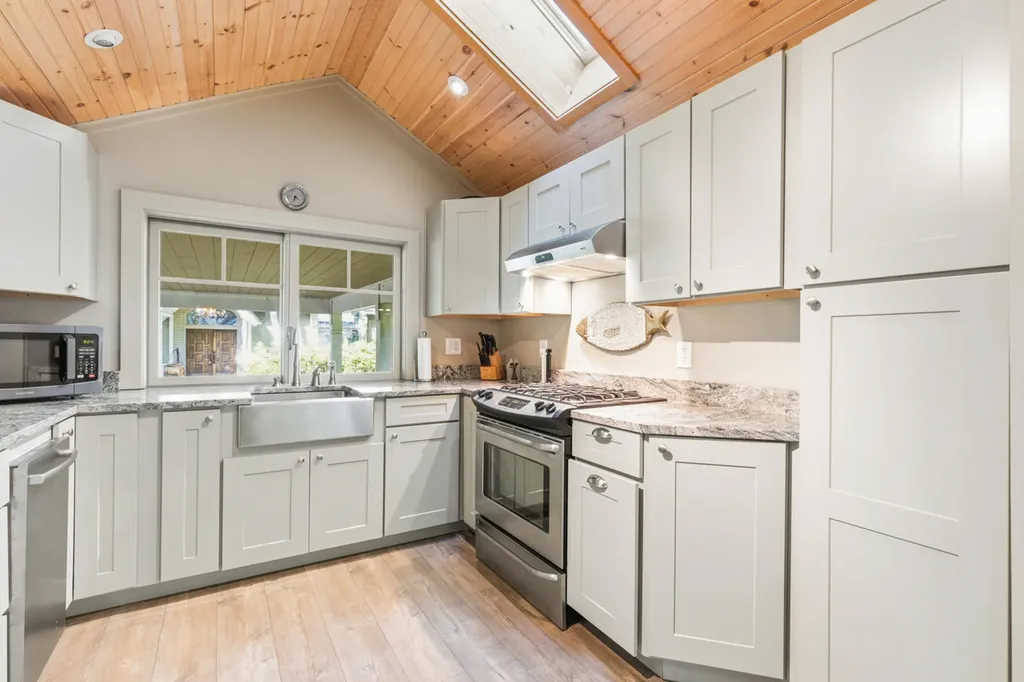 19 Tapley Cove Road Raymond ME 04071