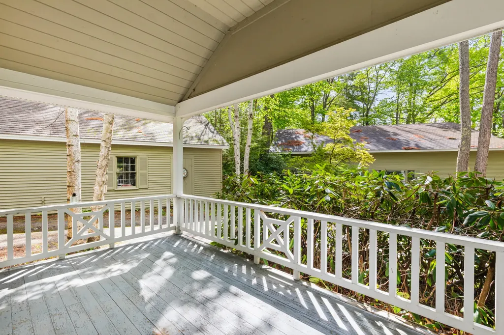 19 Tapley Cove Road Raymond ME 04071