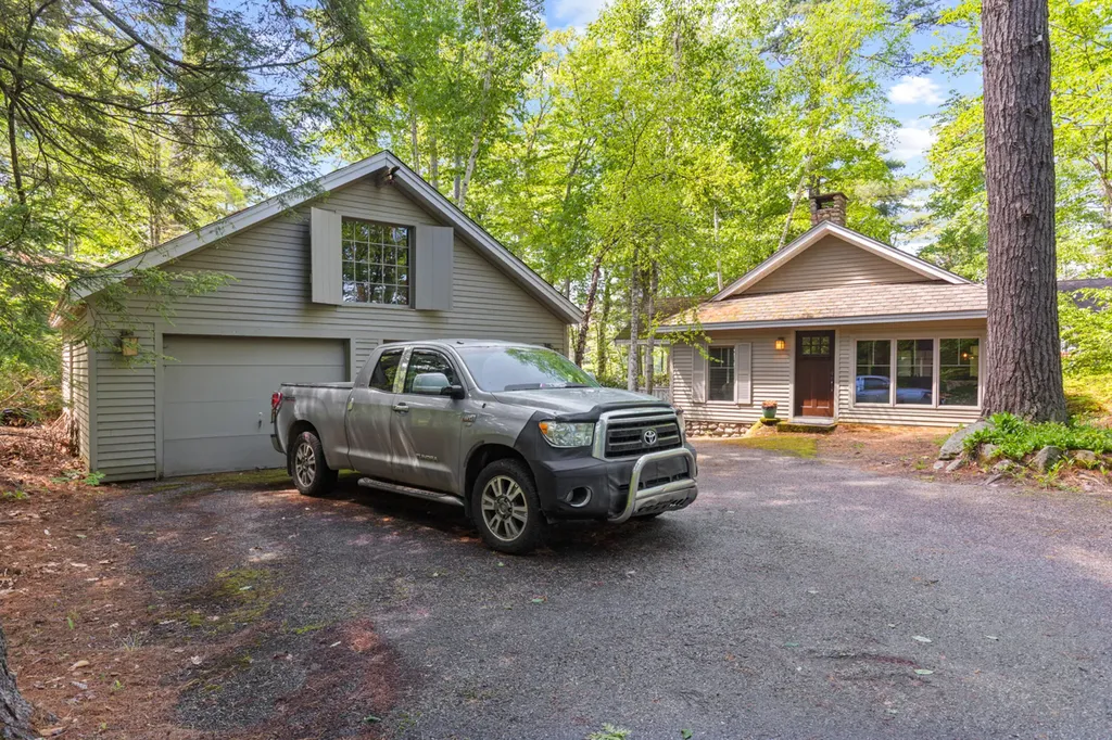 19 Tapley Cove Road Raymond ME 04071
