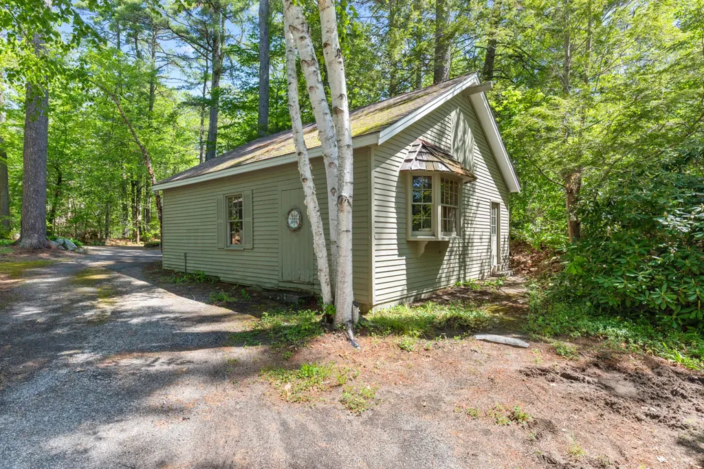 19 Tapley Cove Road Raymond ME 04071