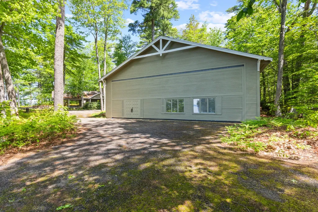 19 Tapley Cove Road Raymond ME 04071