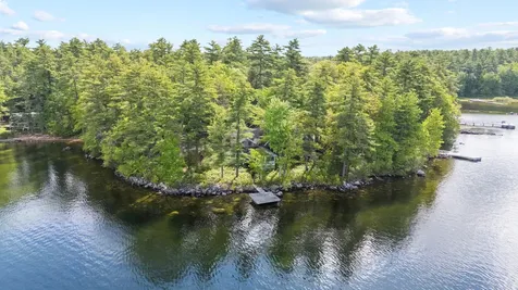 19 Tapley Cove Road Raymond ME 04071