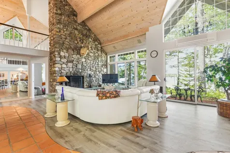 19 Tapley Cove Road Raymond ME 04071