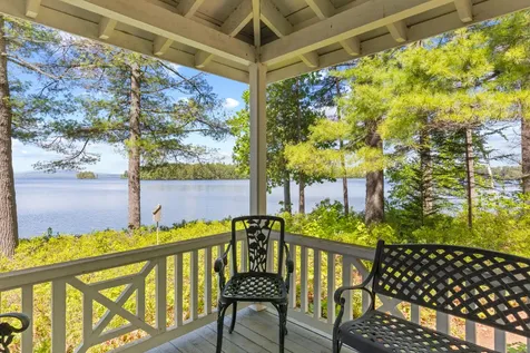 19 Tapley Cove Road Raymond ME 04071