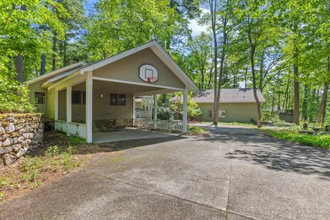 19 Tapley Cove Road Raymond ME 04071