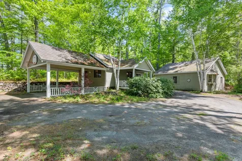 19 Tapley Cove Road Raymond ME 04071