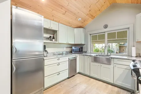 19 Tapley Cove Road Raymond ME 04071