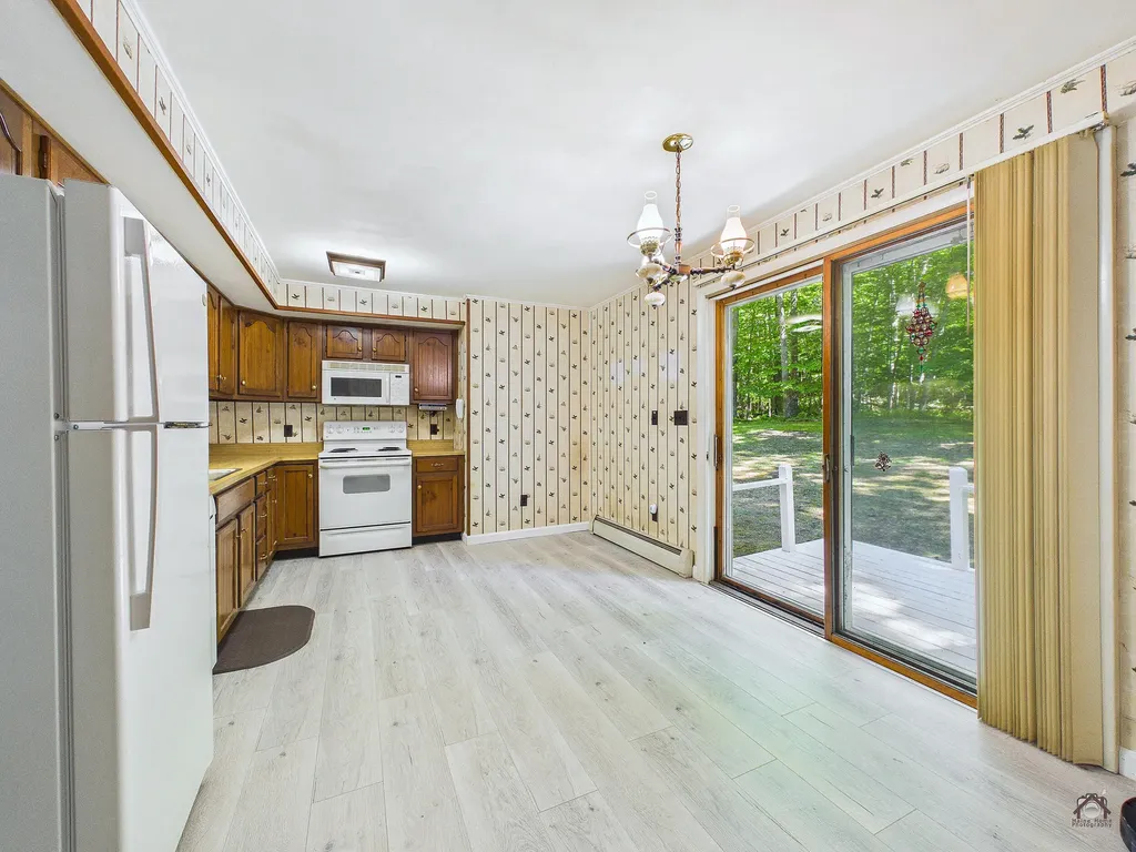 18 Eddie Kahkonen Road Norway ME 04268