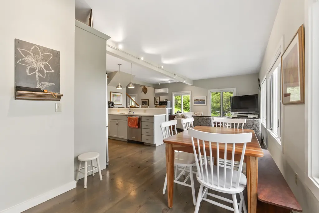 5 Seymour Road Harpswell ME 04066