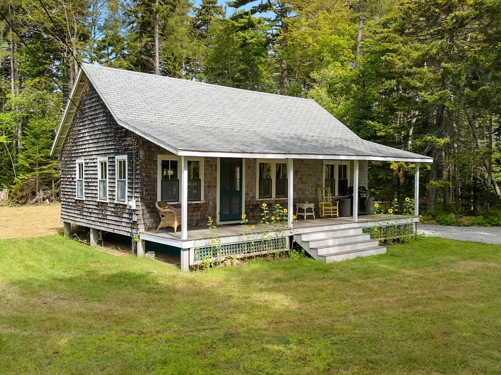 207 Pleasant Point Road Cushing ME 04563