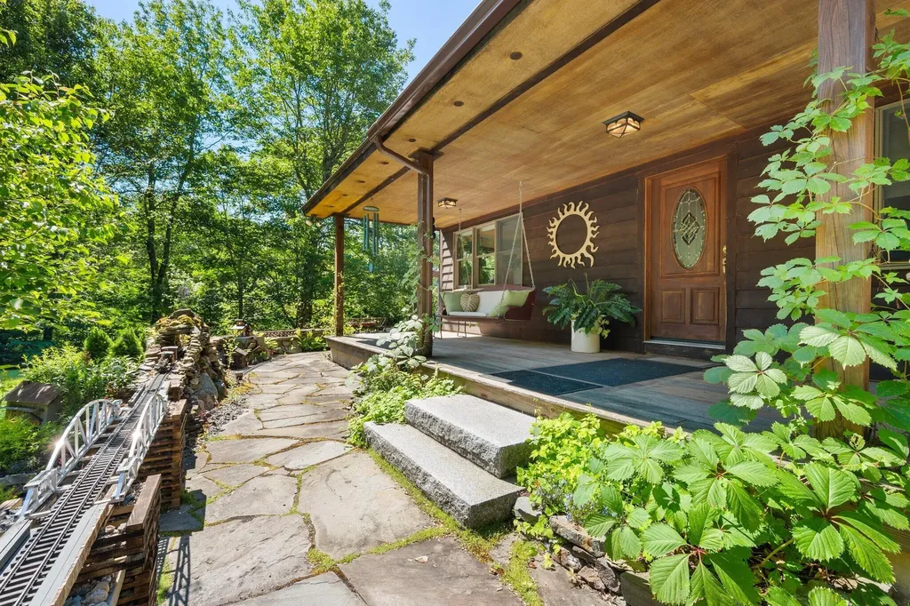 31 Hallbrook Way Ellsworth ME 04605