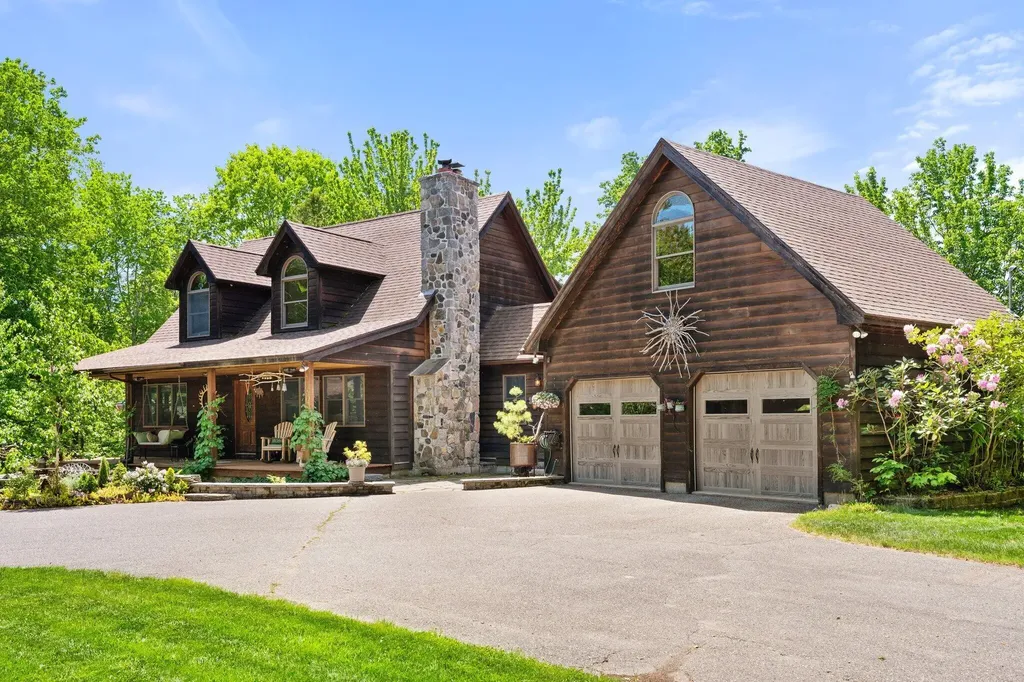 31 Hallbrook Way Ellsworth ME 04605