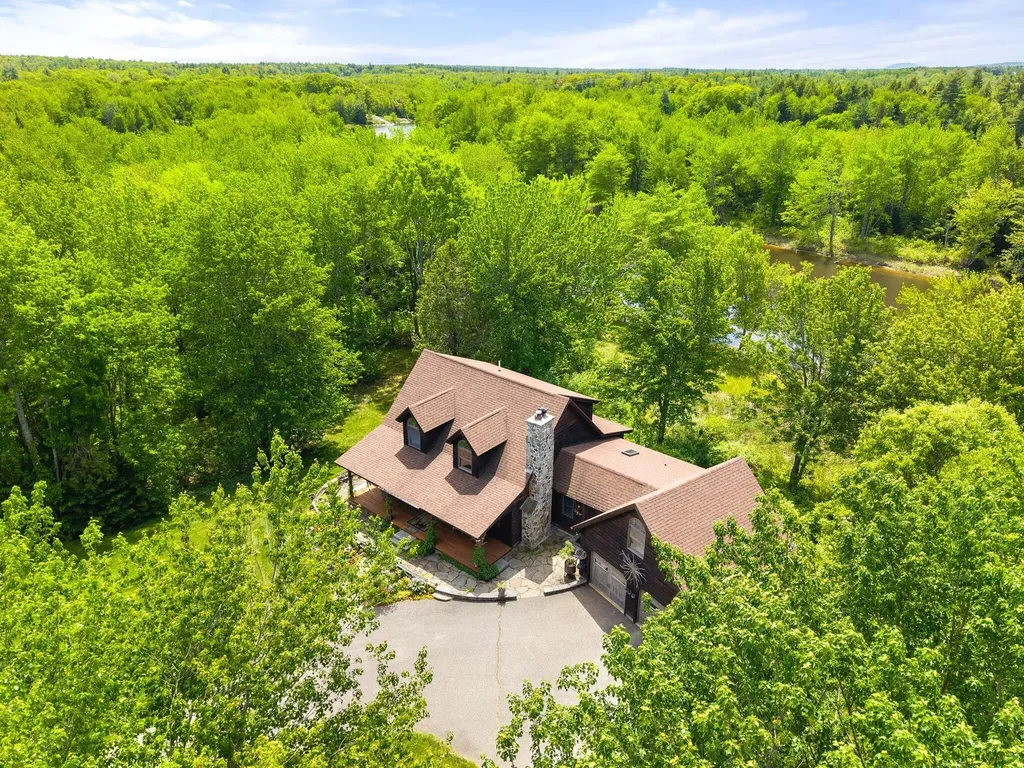 31 Hallbrook Way Ellsworth ME 04605