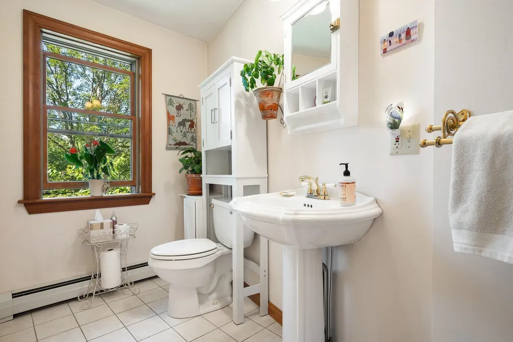 31 Hallbrook Way Ellsworth ME 04605