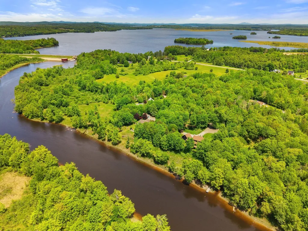 31 Hallbrook Way Ellsworth ME 04605
