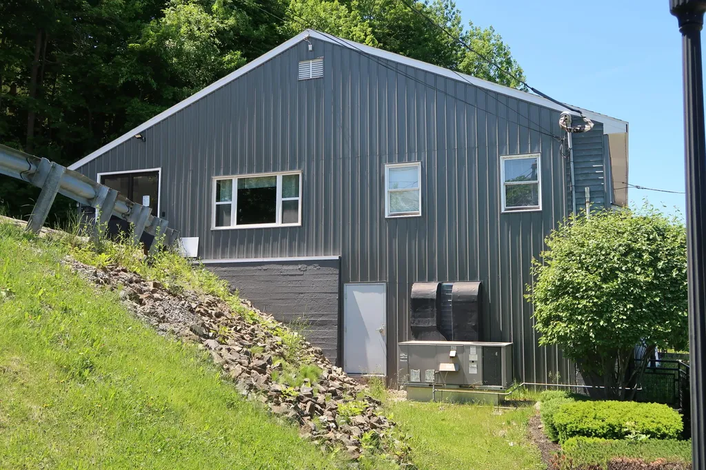 45 Church Gardiner ME 04345