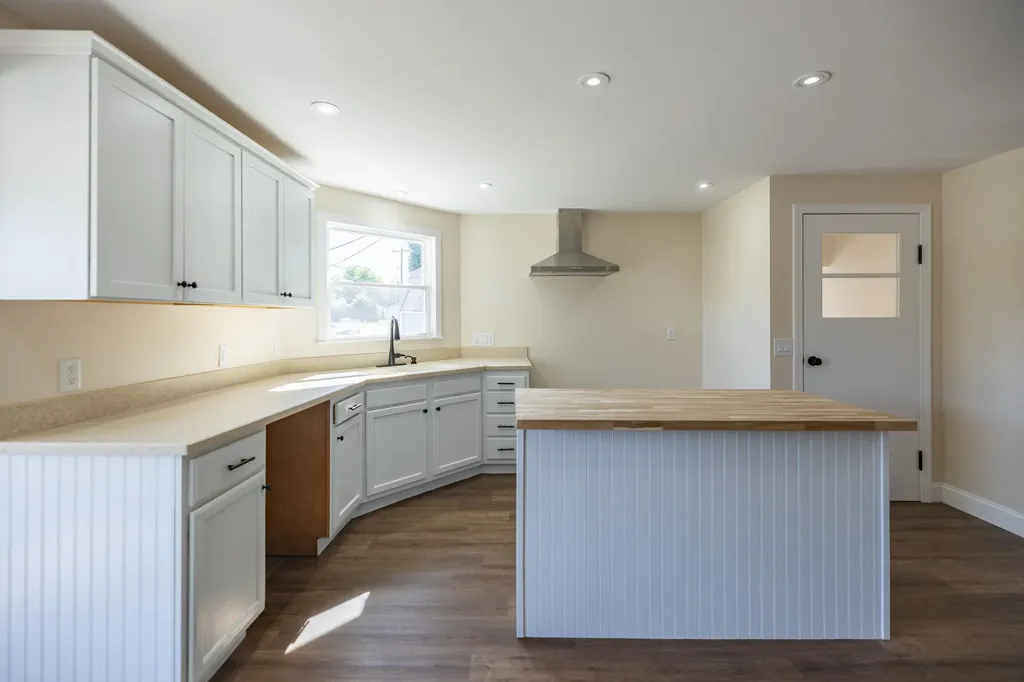 863 Minot Avenue Auburn ME 04210