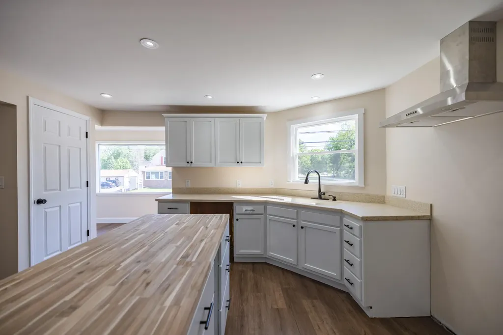 863 Minot Avenue Auburn ME 04210
