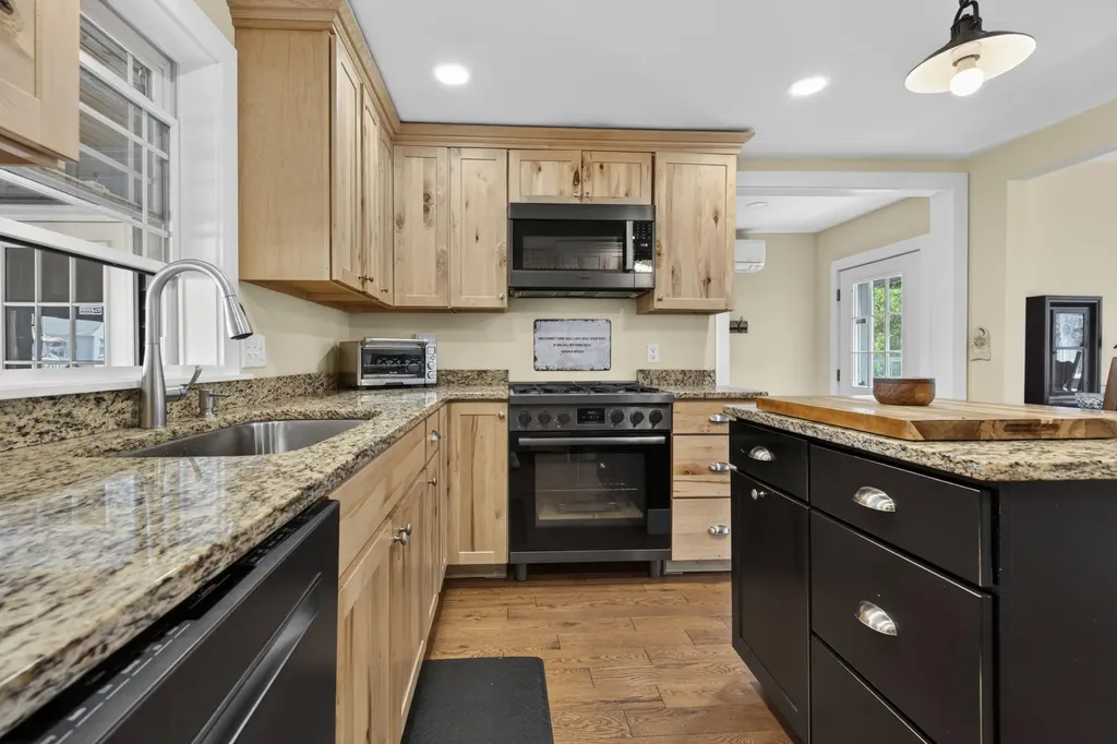 31 Samuel Road Portland ME 04103