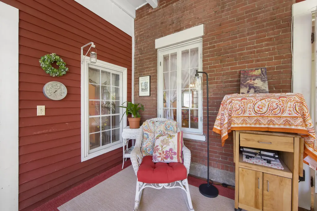 114 Main Street Orono ME 04473