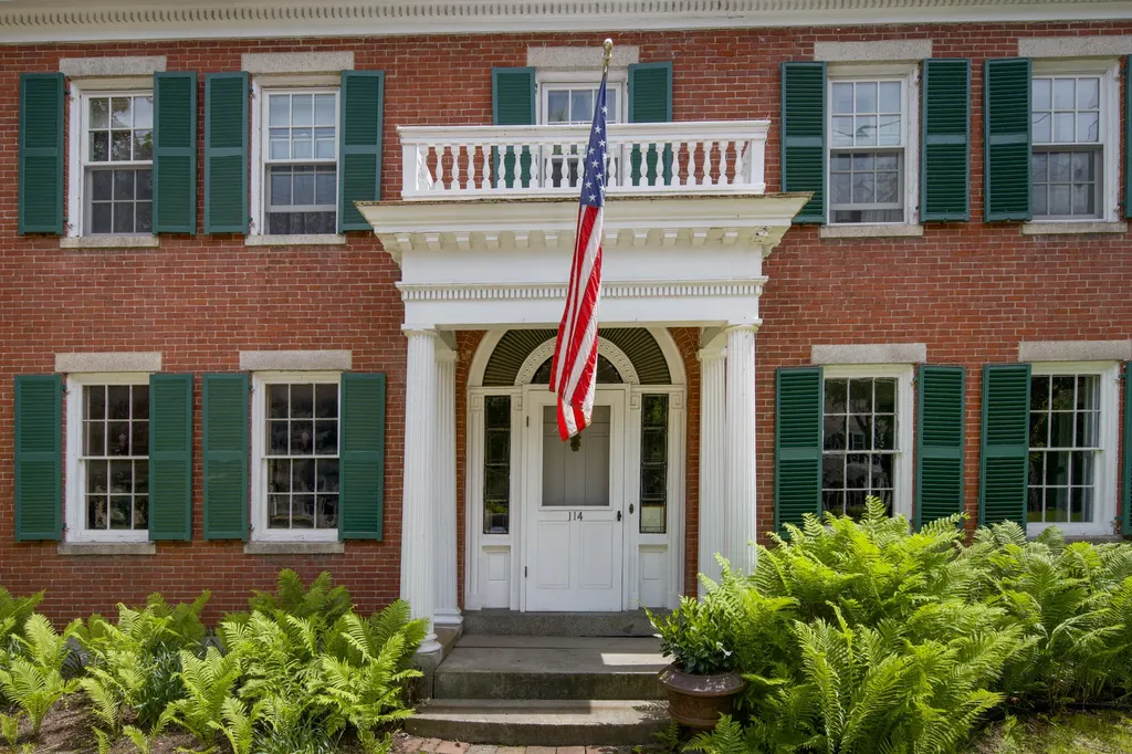 114 Main Street Orono ME 04473
