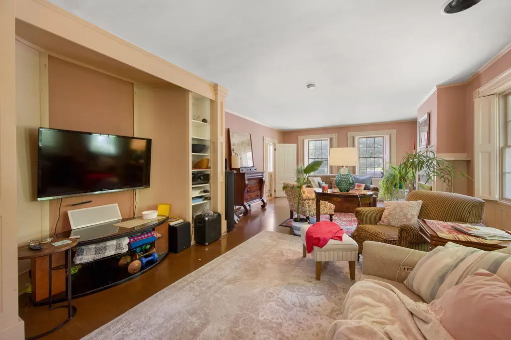 114 Main Street Orono ME 04473