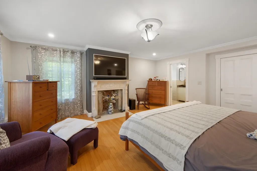 114 Main Street Orono ME 04473