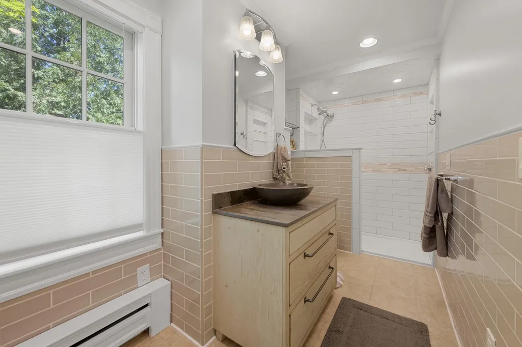 114 Main Street Orono ME 04473