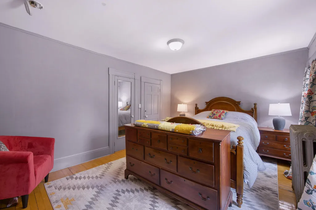 114 Main Street Orono ME 04473