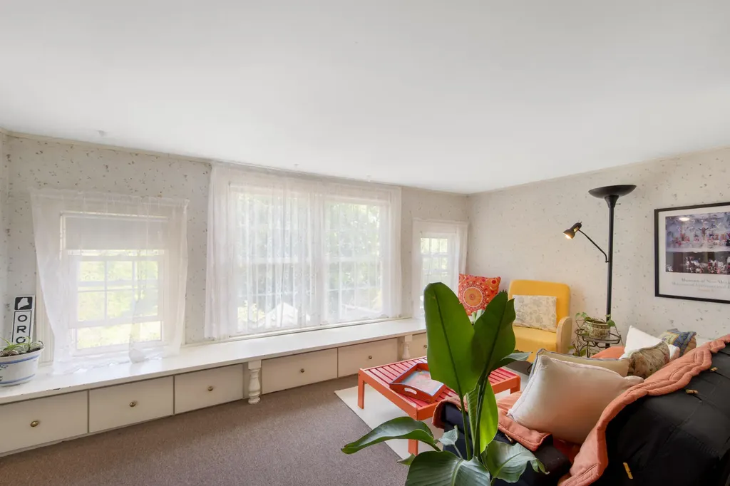 114 Main Street Orono ME 04473