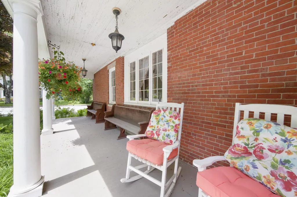 114 Main Street Orono ME 04473