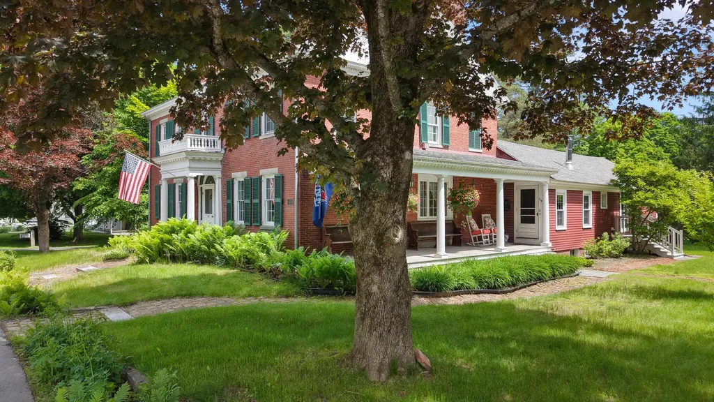 114 Main Street Orono ME 04473
