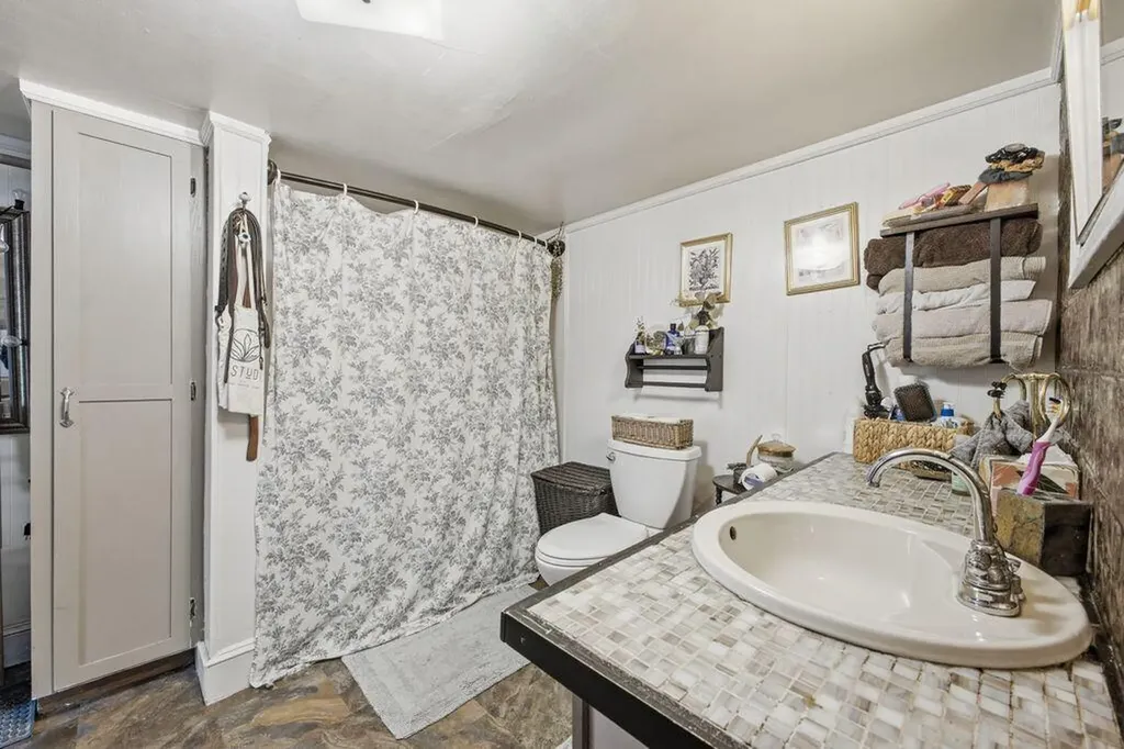 239 N Raymond Road Gray ME 04039