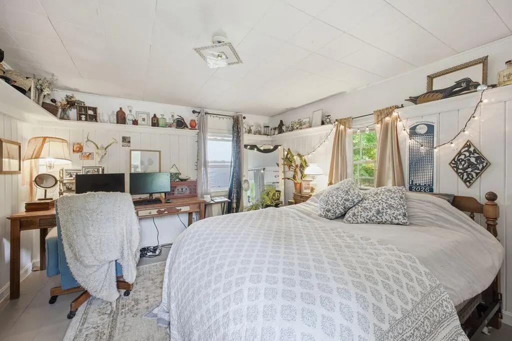 239 N Raymond Road Gray ME 04039