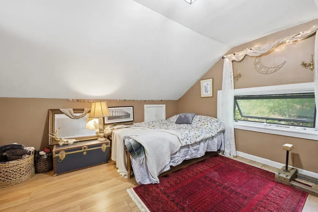239 N Raymond Road Gray ME 04039